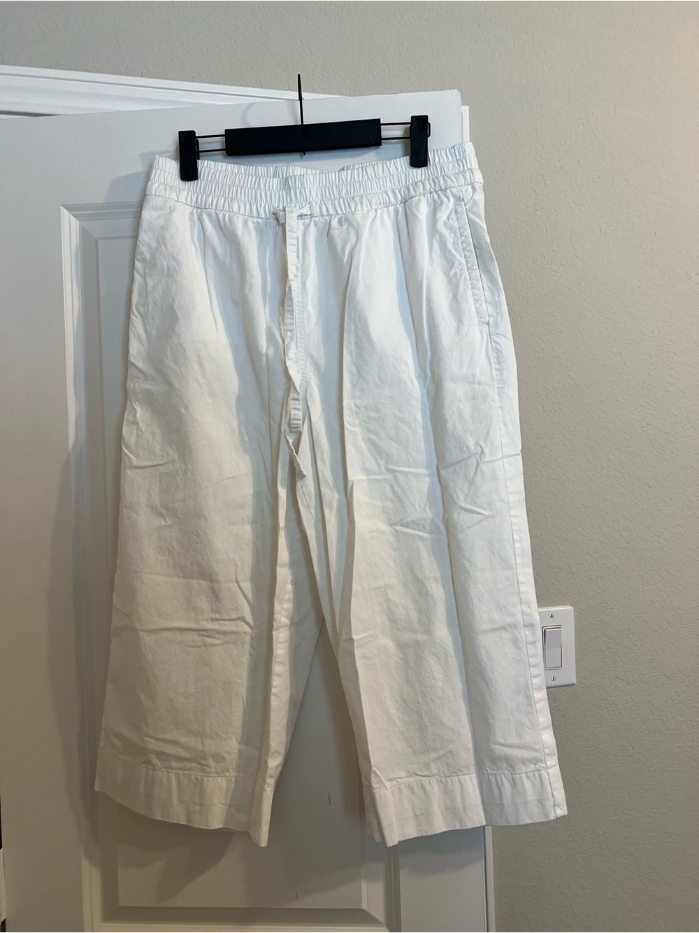Women’s White Elastic-Waist Wide-Leg Chinos
